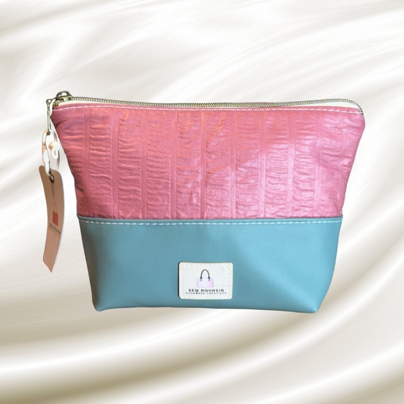 Sew Aquasia Handbags - Handmade Zipper Pouch - Vintage Matelasse Fabric - Large
